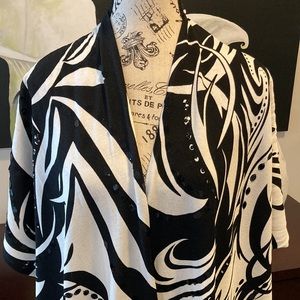 💥FINAL PRICE💥 Chico's Black & White Ruana Wrap w/Sequins One Size